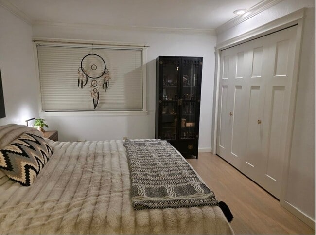 Building Photo - Beautiful Update 2 Bedroom 2 Bathroom Condo