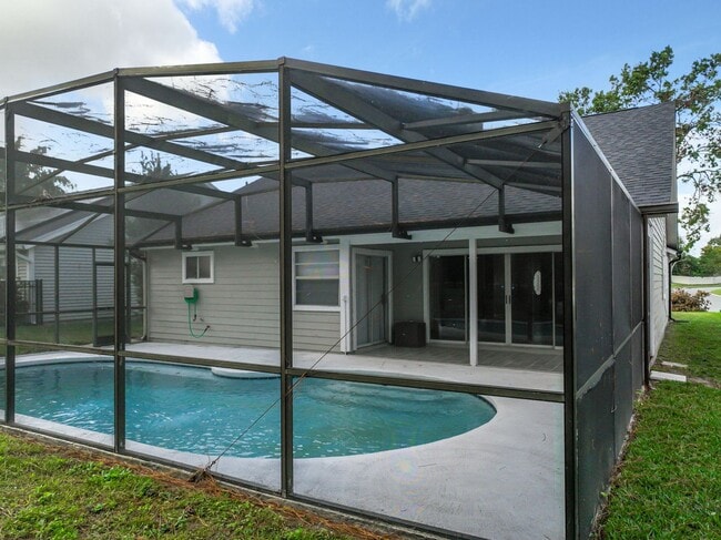 Building Photo - Beautiful 3 Bedroom, 2 Bath POOL Home with 2-Car Garage in the Heart of Hunters Creek!