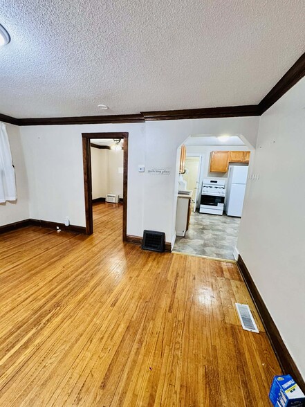 Building Photo - 625 Hawthorne Ave E