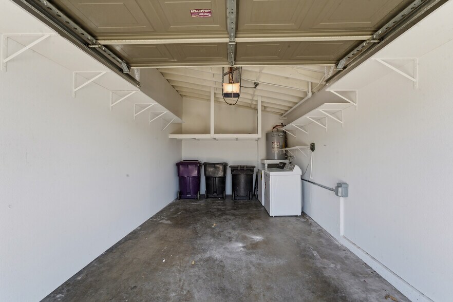Building Photo - 4120 Del Mar Ave