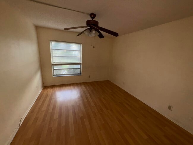 Building Photo - 460 NW 20th St