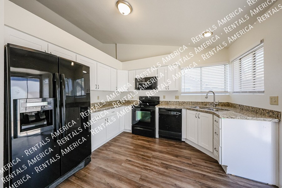 Building Photo - 1055 N Recker Rd