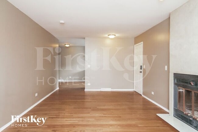 Building Photo - 456 E Lorraine Ave