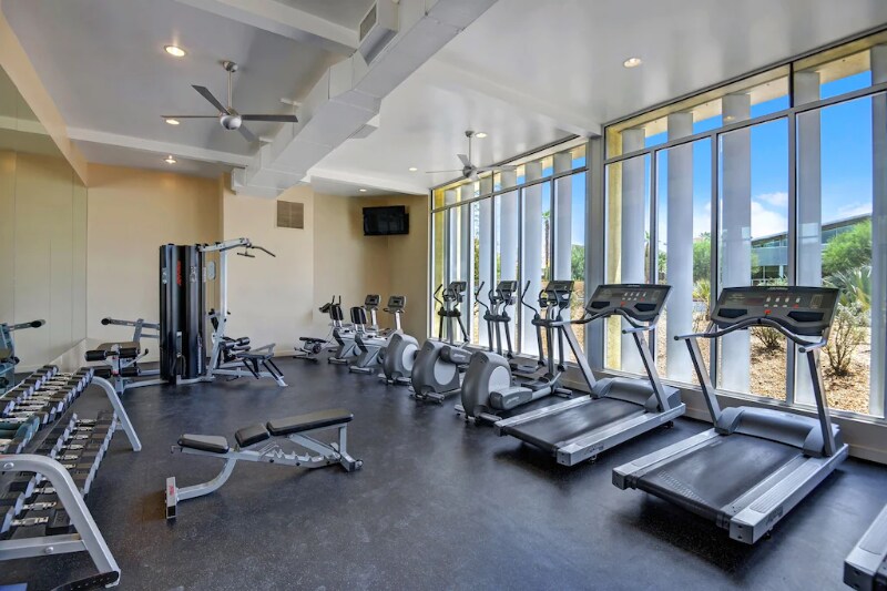 Building Photo - 1020 E Palm Canyon Dr