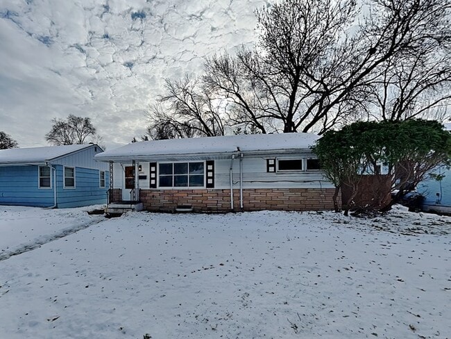 Building Photo - 2092 Bush Ave E