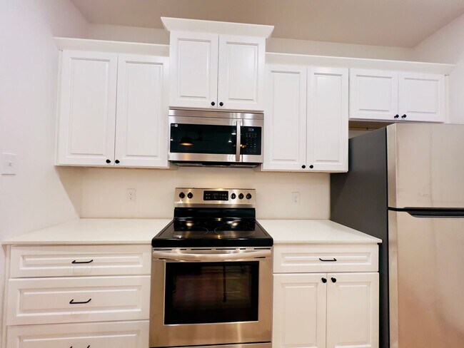 Building Photo - PRE-LEASING FOR JUNE OR JULY! Spacious Townhome in Escondido