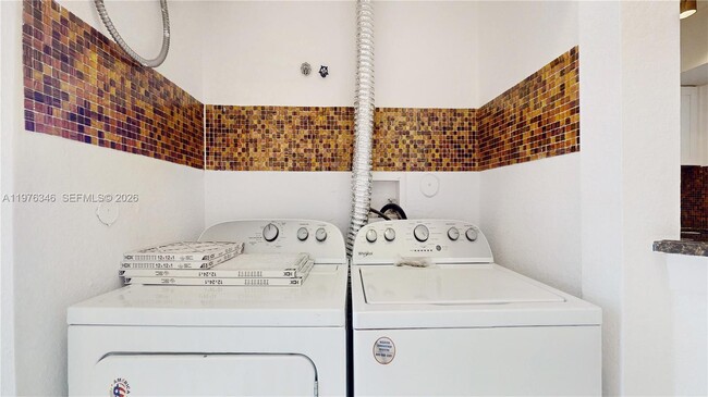 Building Photo - 765 SW 148th Ave