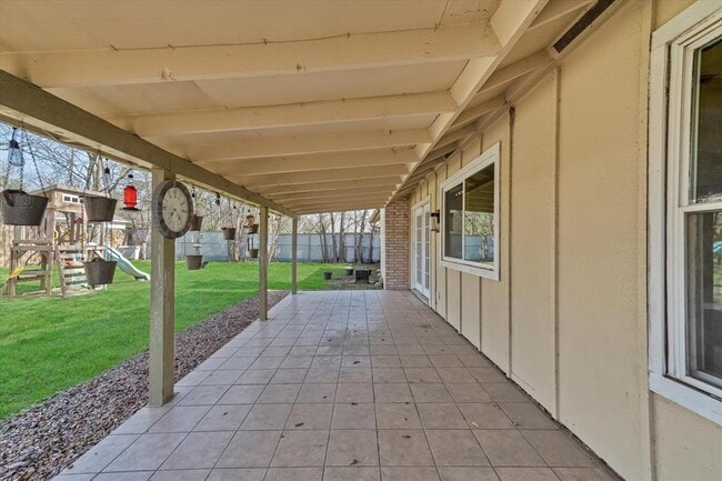 Building Photo - 1467 S Meadows Dr