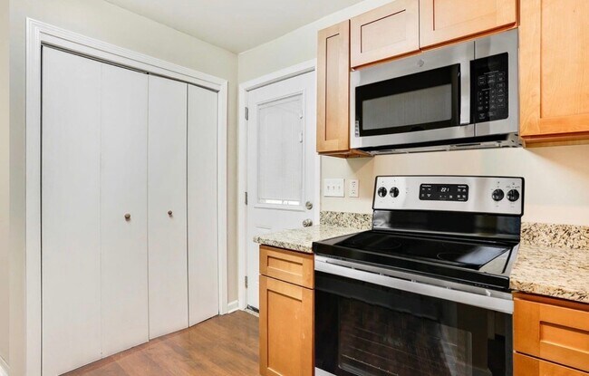 Building Photo - 808 Bisson Loop