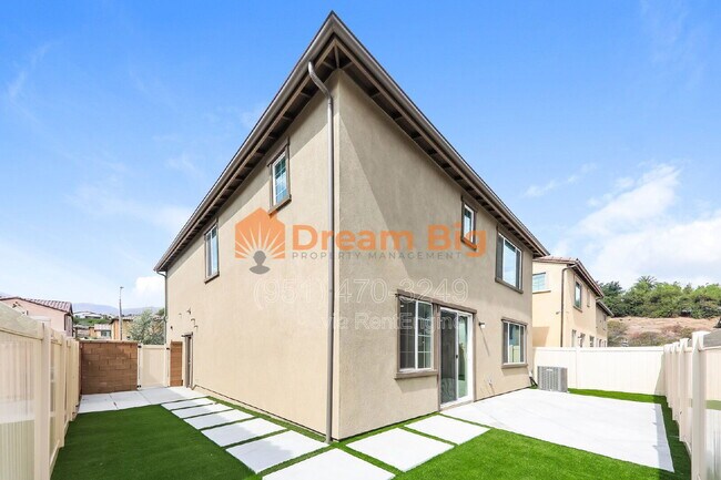 Building Photo - 2256 Stelamar Wy