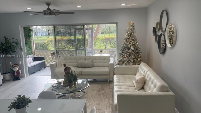 Building Photo - 10138 Royal Palm Blvd