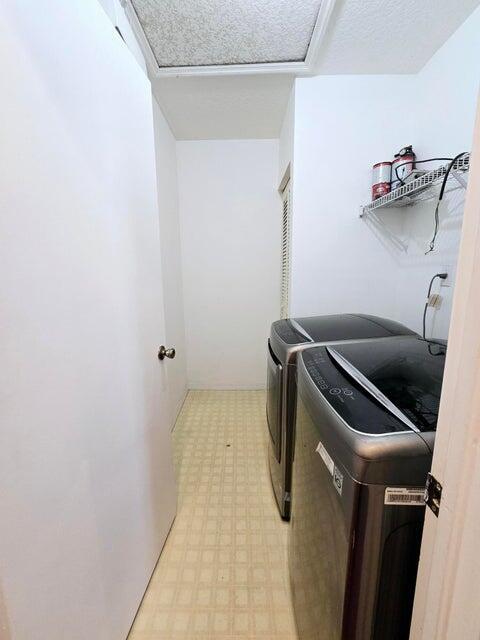 Building Photo - 205 Leland Ln