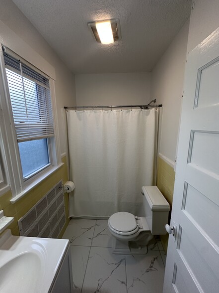 2nd floor Full Bathroom - 120 Cleveland Ave
