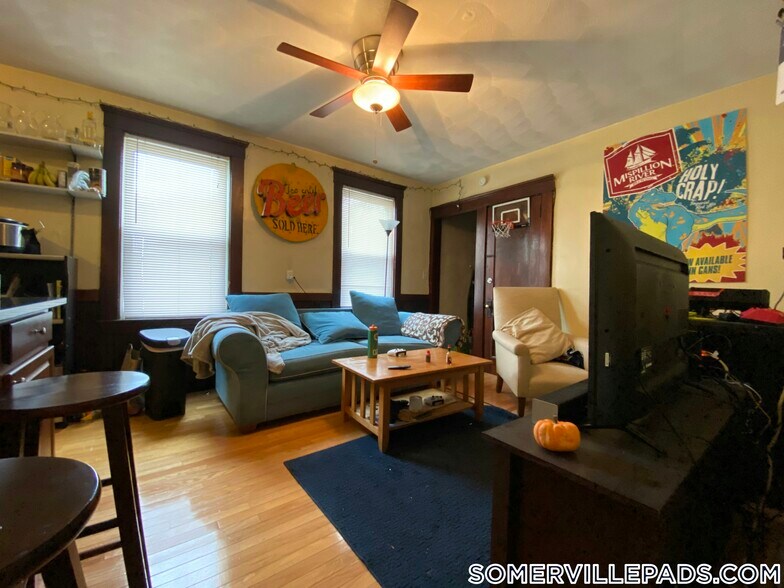 Building Photo - 221 Holland St