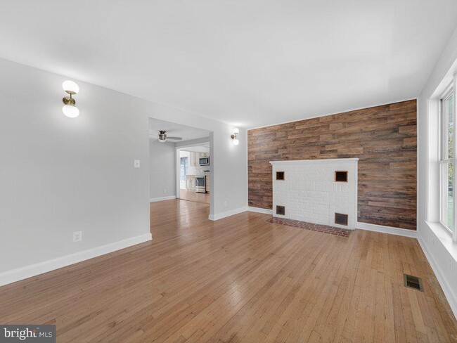 Building Photo - 9325 Brentsville Rd