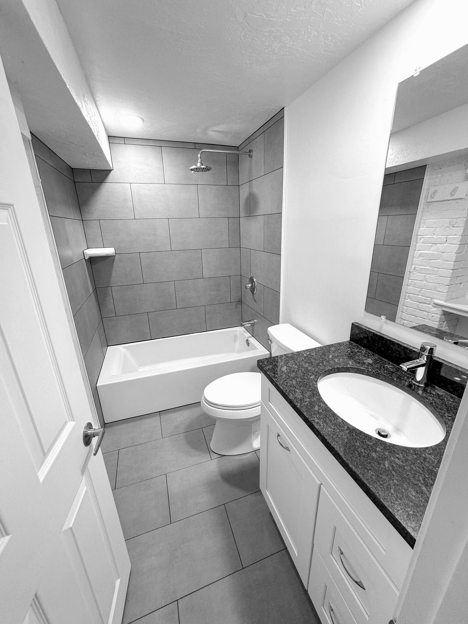 Building Photo - 548 Main St