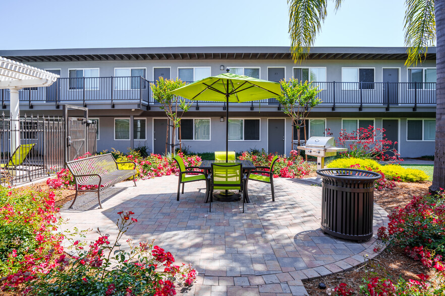 BBQ Area - Coral Gardens Apartments