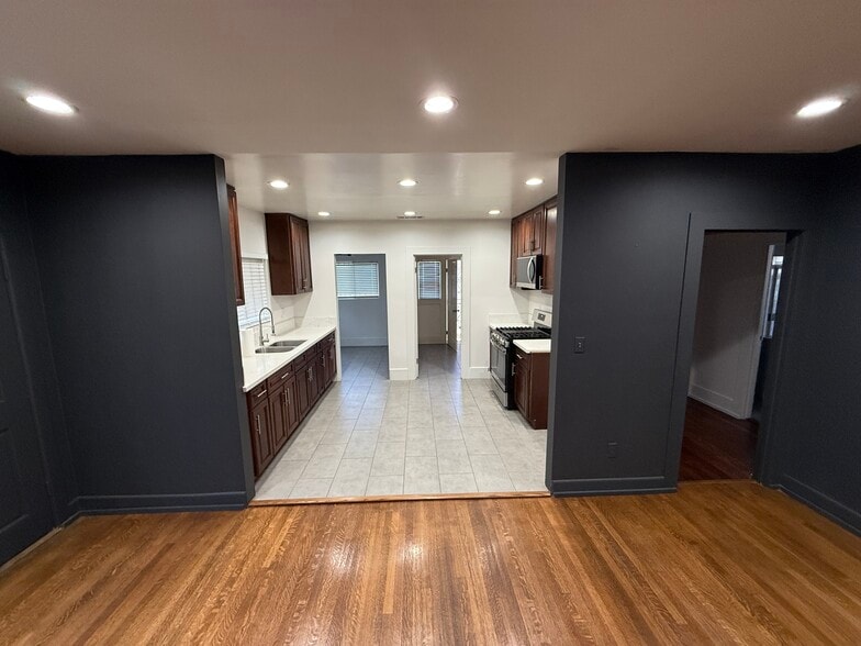 Building Photo - 1493 W 47th St