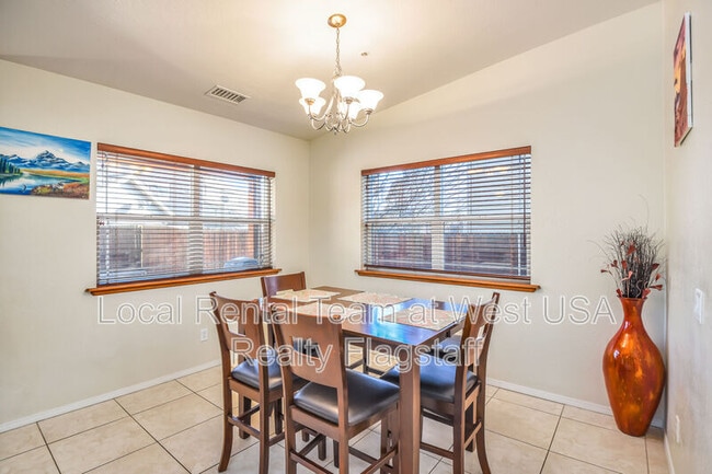 Building Photo - 3716 E Jacamar Dr