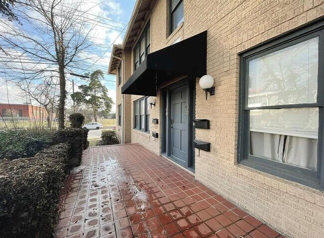 Building Photo - 2528 Driscoll St