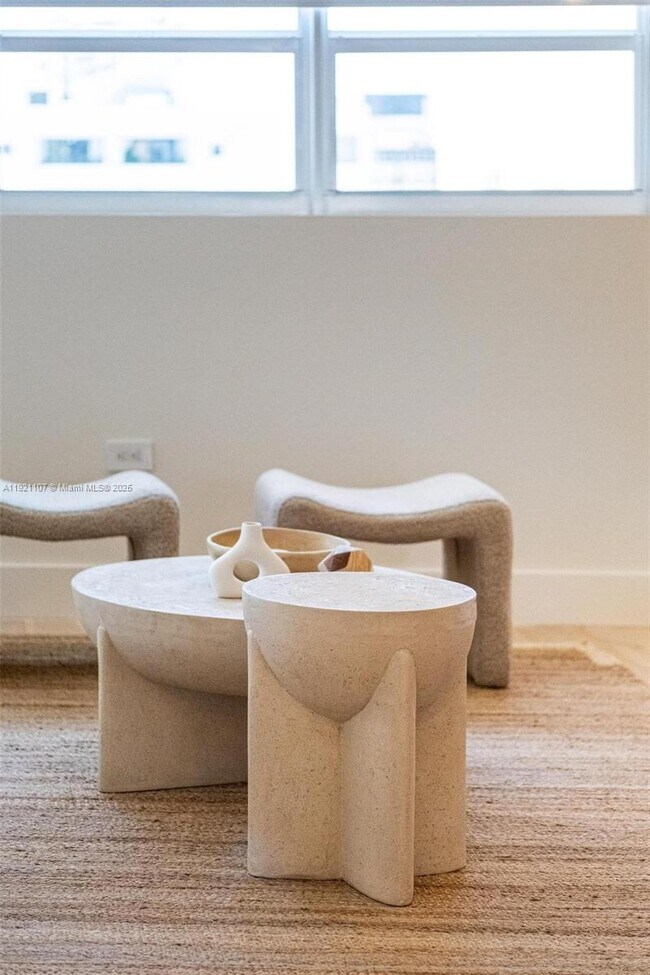 Building Photo - 1881 Washington Ave