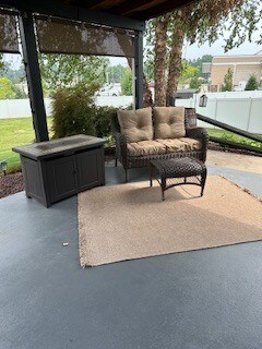 Building Photo - 2151 Pineview Cir