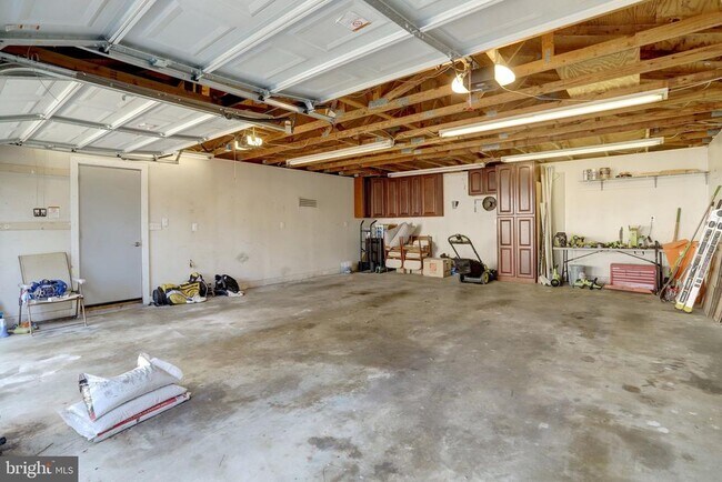 Building Photo - 7907 Donelson St