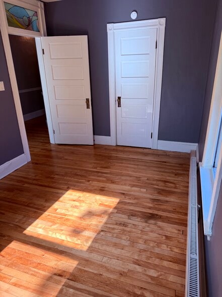 Bed 2 - 78 Mellen St