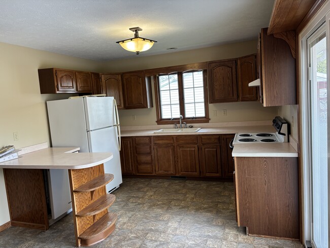 Building Photo - 627 Trease Rd