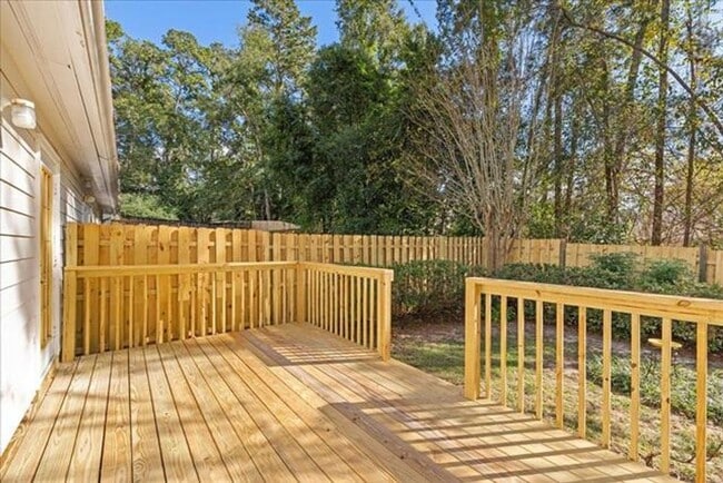 Building Photo - East Tallahassee Brick Townhome With One Car Garage