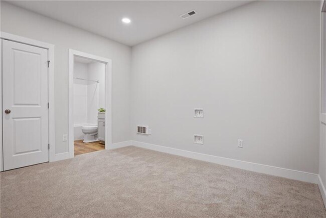 Building Photo - 4022 Cottage Wy