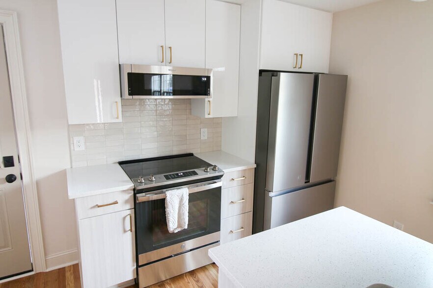 Brand new stainless steel appliances - 2406 Boswell Rd