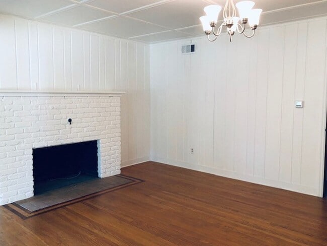 Building Photo - Cozy Gearhart Cottage