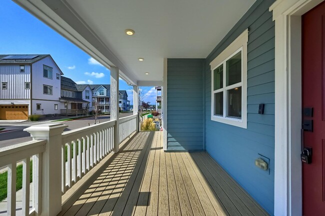 Building Photo - 3 Bedroom Townhome in Englewood
