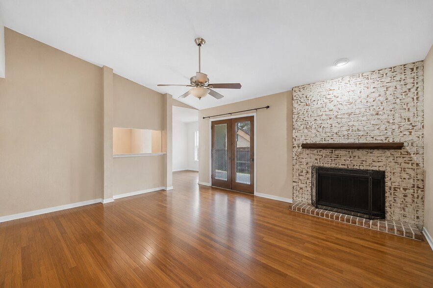Building Photo - 1301 Memory Ln