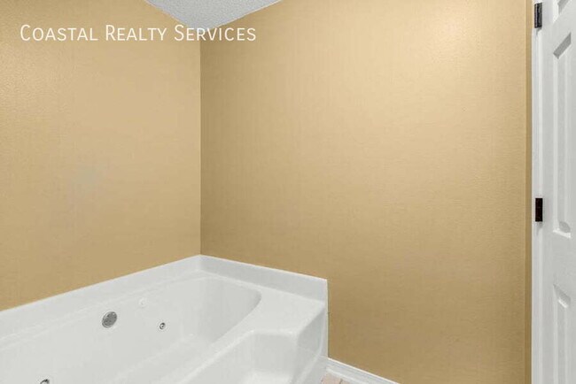 Building Photo - 9756 Seafarers Way-
