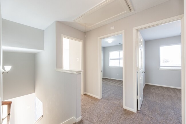 Building Photo - 727 Richview Dr