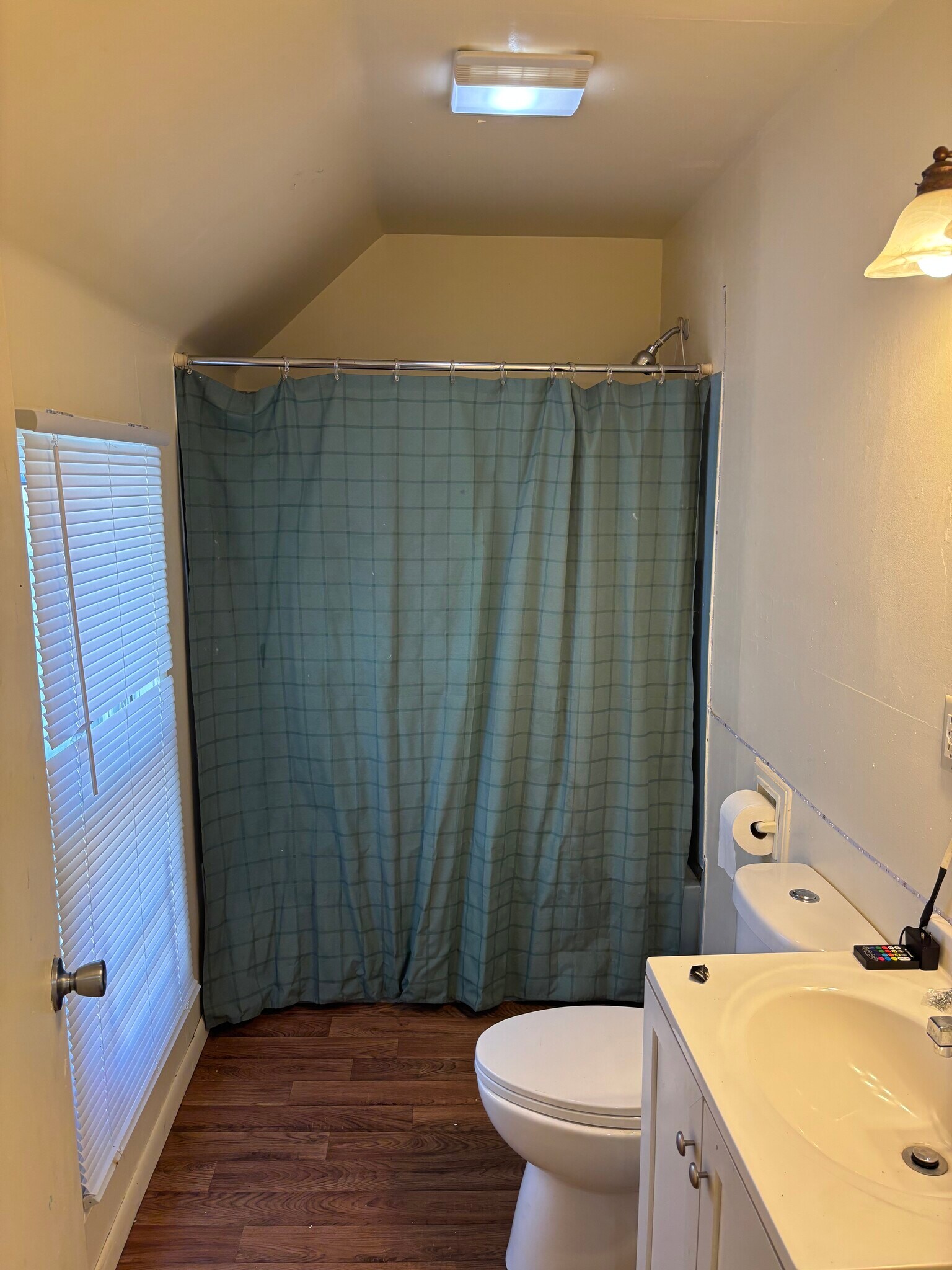 upper bathroom - 632 Blair Ave