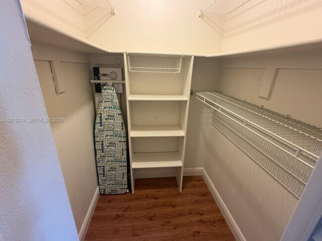 Building Photo - 415 NE 2nd St