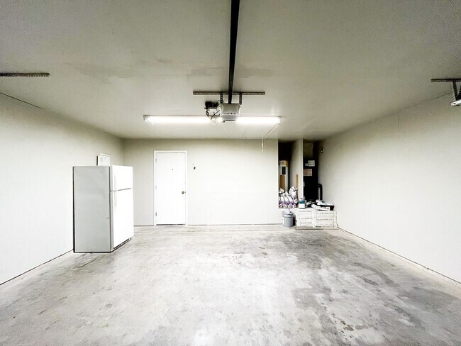 Building Photo - Available NOW Beautiful 1 story, 3 bedroom, 2 bath home. This is exactly what you have been looki...