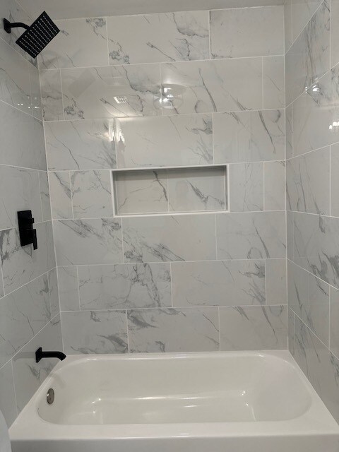 Building Photo - 3233 Autumn Ridge Dr W