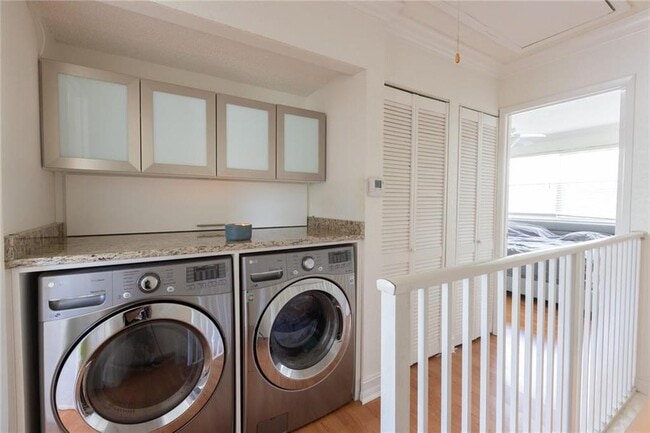 Building Photo - 2863 NE 15th St