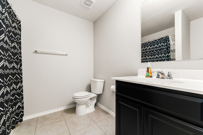 Building Photo - 4 bedroom 3 full bathroom on a large corner lot in Arcadia Ridge- Far West side of SA