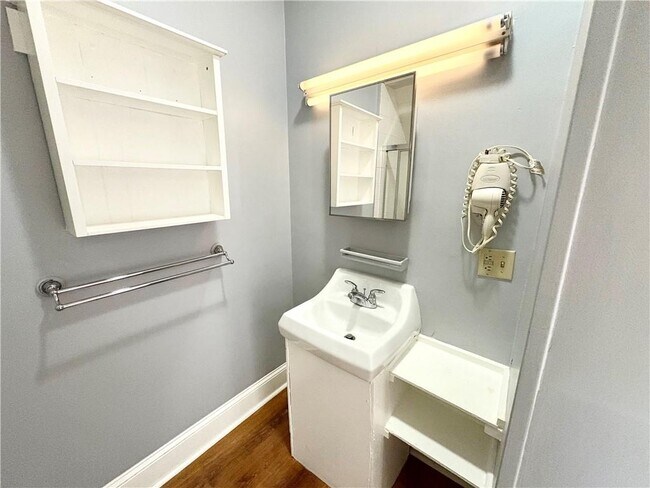 Building Photo - 438 Wolcott Ave