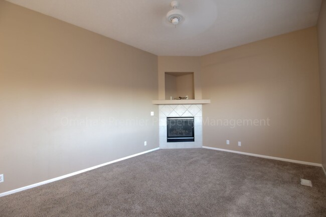 Building Photo - $1,022.50 Off Deposit! Pet Friendly, Spaci...