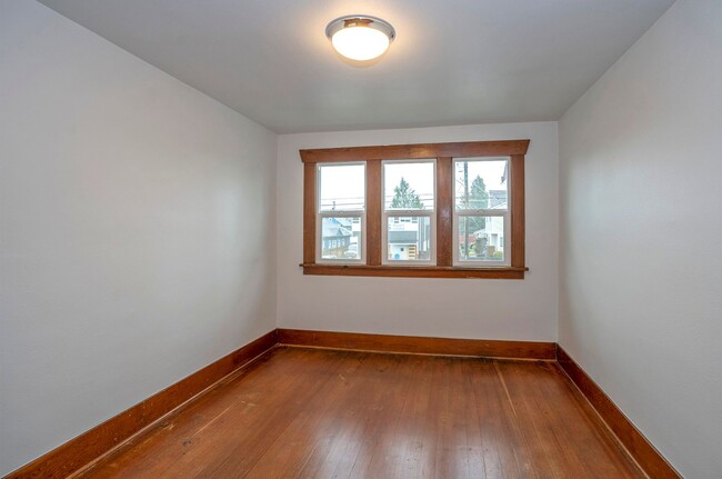 Building Photo - 4 Bedroom Craftsman Style House in Tacoma