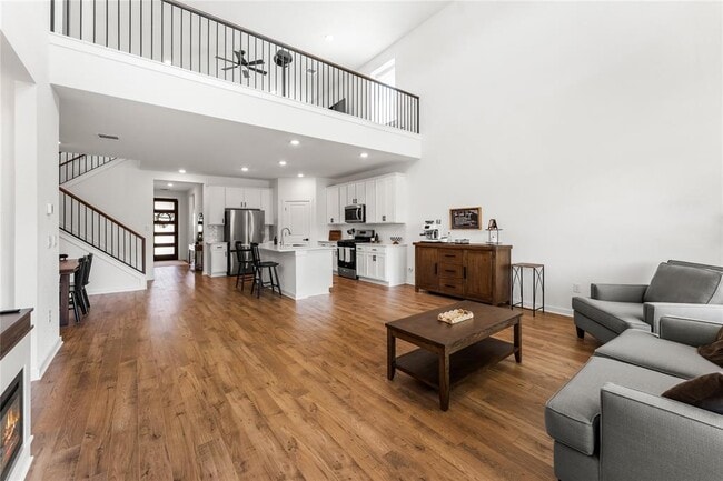 Building Photo - 1828 Walnut Grv Bnd