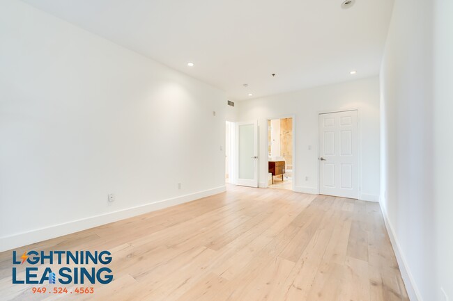 Building Photo - 8811-8815 Burton Way