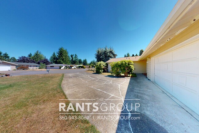 Building Photo - Recently updated 3-bed, 2-bath Rambler in Lacey!