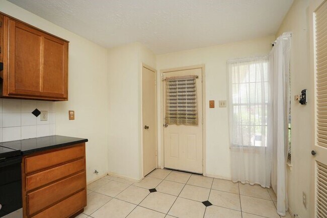 Building Photo - 8215 Summer Quail Dr